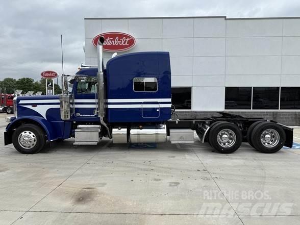 Peterbilt 389 Trekkers
