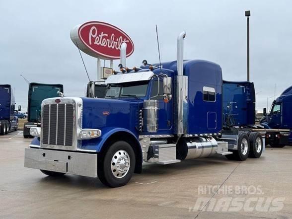 Peterbilt 389 Trekkers