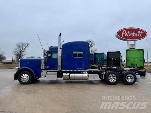 Peterbilt 389 Trekkers