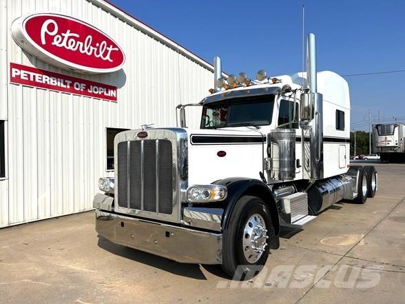 Peterbilt 389 Trekkers