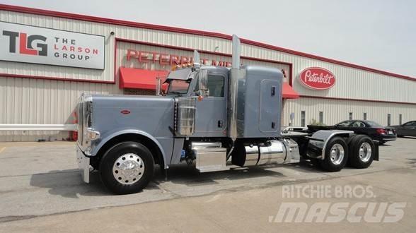 Peterbilt 389 Trekkers
