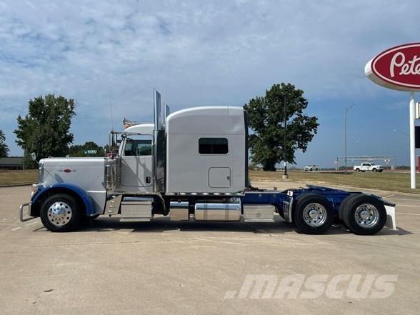 Peterbilt 389 Trekkers