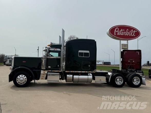 Peterbilt 389 Trekkers