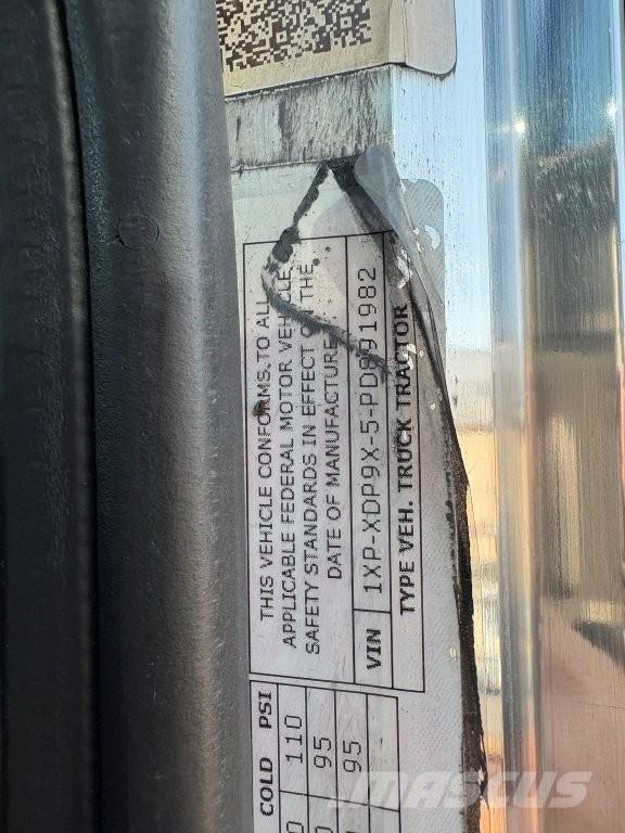 Peterbilt 389 Trekkers