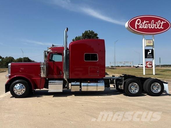 Peterbilt 389 Trekkers