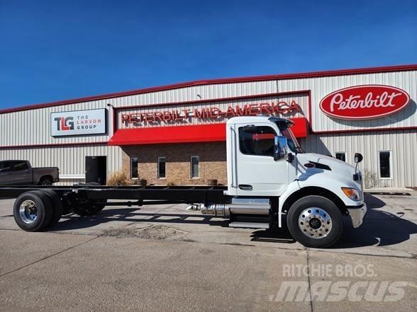 Peterbilt 536 Chassis met cabine