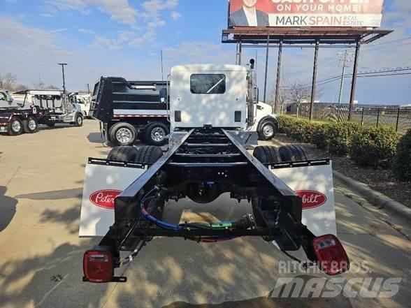 Peterbilt 536 Chassis met cabine
