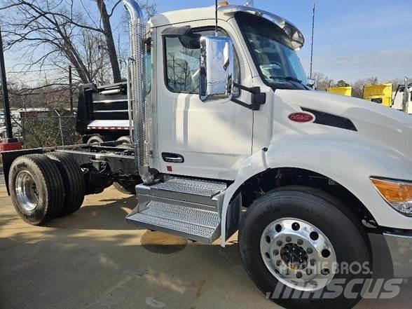 Peterbilt 536 Trekkers
