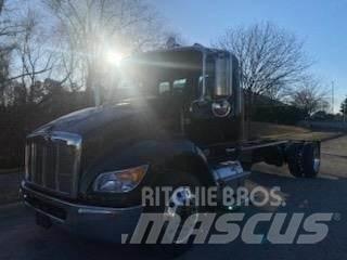 Peterbilt 536 Chassis met cabine