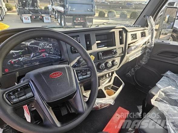 Peterbilt 536 Chassis met cabine
