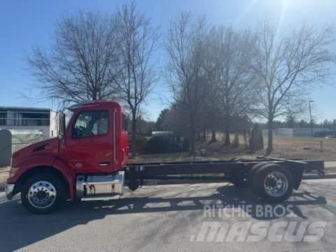 Peterbilt 536 Chassis met cabine