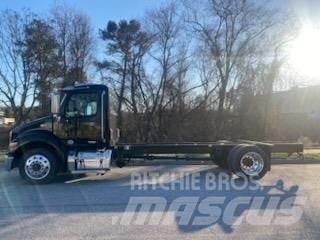 Peterbilt 536 Chassis met cabine