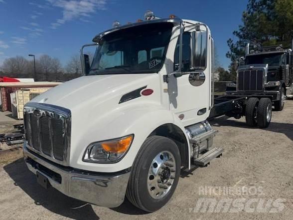 Peterbilt 536 Chassis met cabine