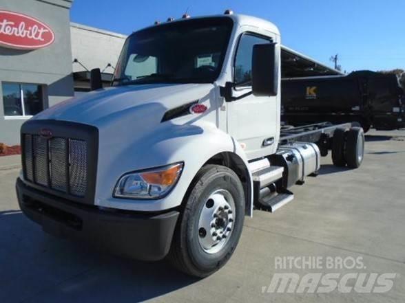 Peterbilt 536 Chassis met cabine