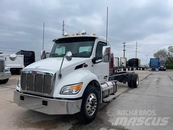 Peterbilt 536 Chassis met cabine