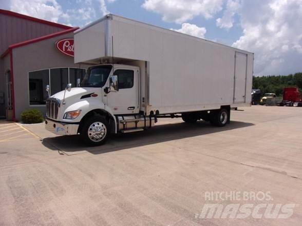 Peterbilt 536 Bakwagens met gesloten opbouw