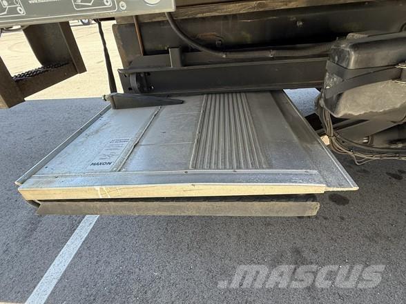 Peterbilt 537 Bakwagens met gesloten opbouw