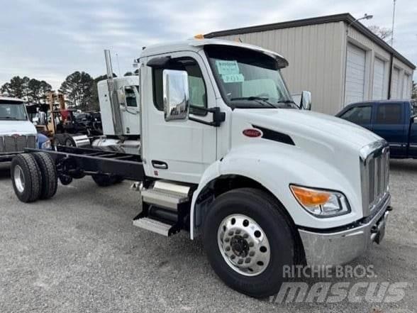 Peterbilt 537 Chassis met cabine