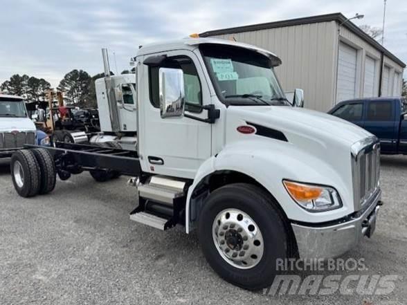 Peterbilt 537 Chassis met cabine