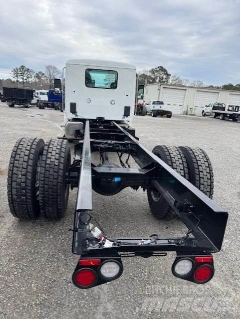 Peterbilt 537 Chassis met cabine
