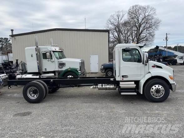 Peterbilt 537 Chassis met cabine