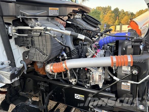 Peterbilt 537 Trekkers