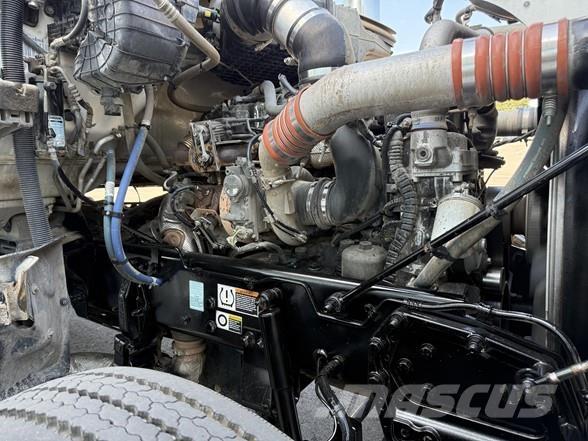 Peterbilt 567 Trekkers