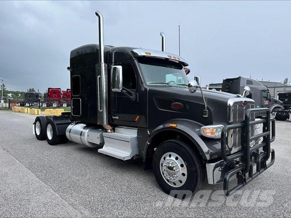 Peterbilt 567 Trekkers