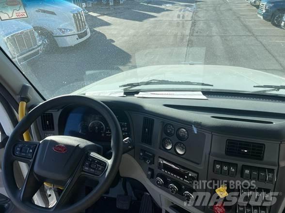 Peterbilt 567 Chassis met cabine