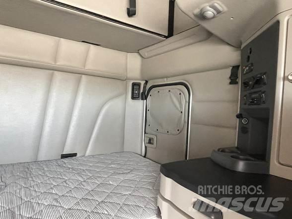 Peterbilt 579 Trekkers