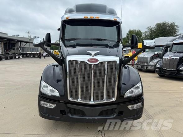 Peterbilt 579 Trekkers