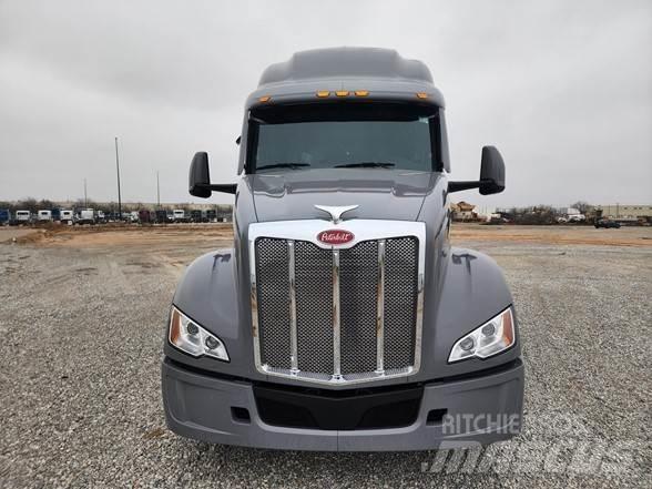Peterbilt 579 Trekkers