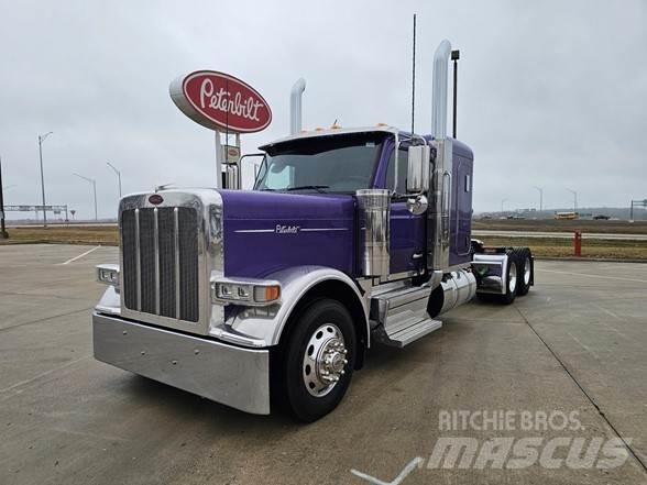 Peterbilt 589 Trekkers
