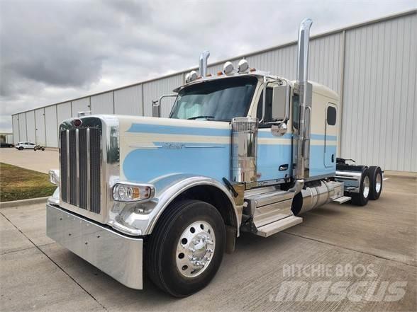 Peterbilt 589 Trekkers