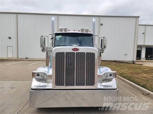 Peterbilt 589 Trekkers