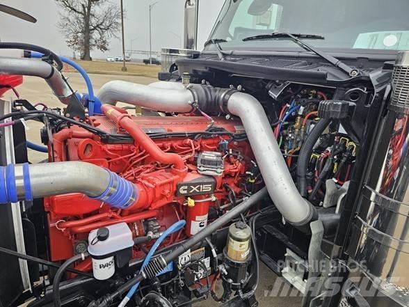 Peterbilt 589 Trekkers