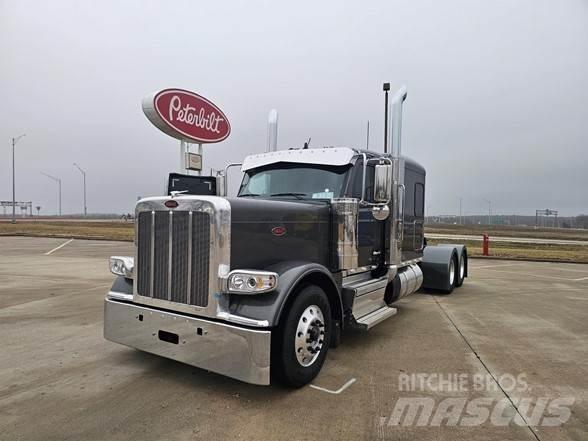 Peterbilt 589 Trekkers
