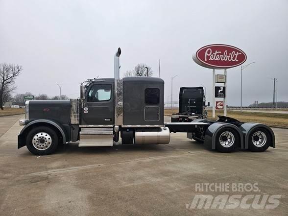 Peterbilt 589 Trekkers
