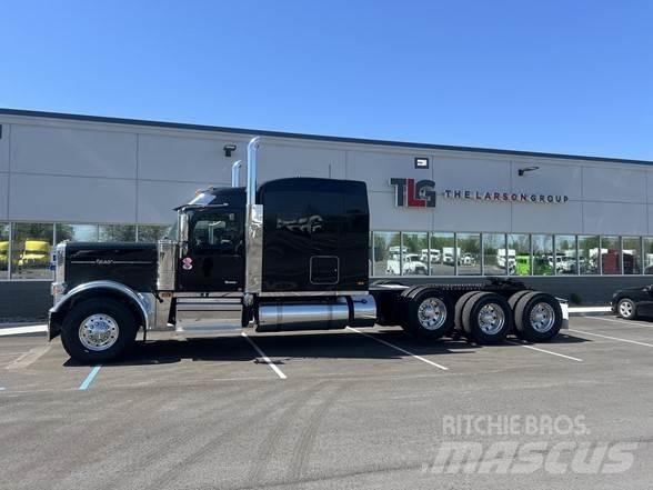 Peterbilt 589 Trekkers