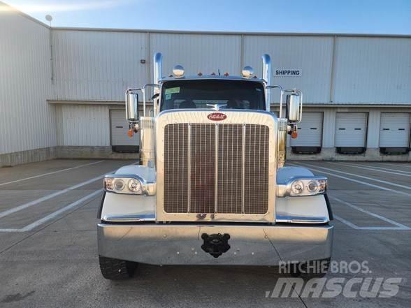 Peterbilt 589 Trekkers