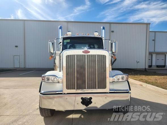 Peterbilt 589 Trekkers