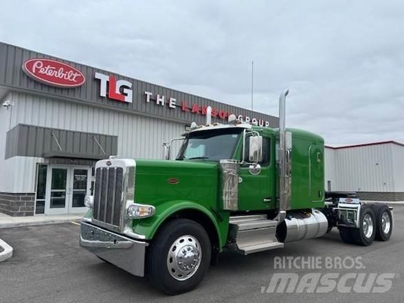 Peterbilt 589 Trekkers
