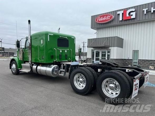 Peterbilt 589 Trekkers