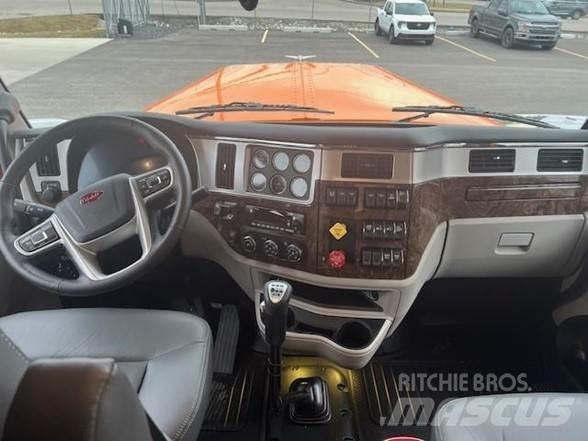 Peterbilt 589 Trekkers