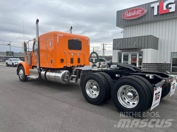 Peterbilt 589 Trekkers