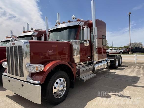 Peterbilt 589 Trekkers