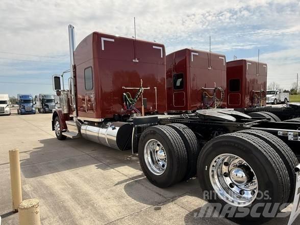 Peterbilt 589 Trekkers