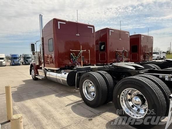 Peterbilt 589 Trekkers