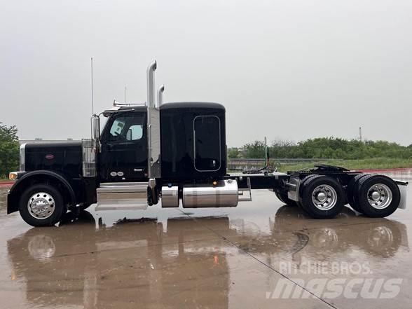 Peterbilt 589 Trekkers