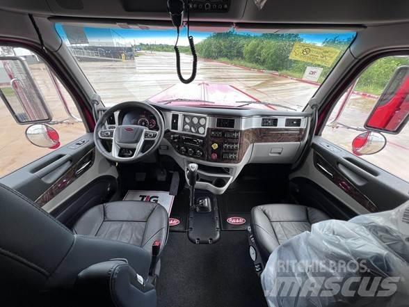 Peterbilt 589 Trekkers
